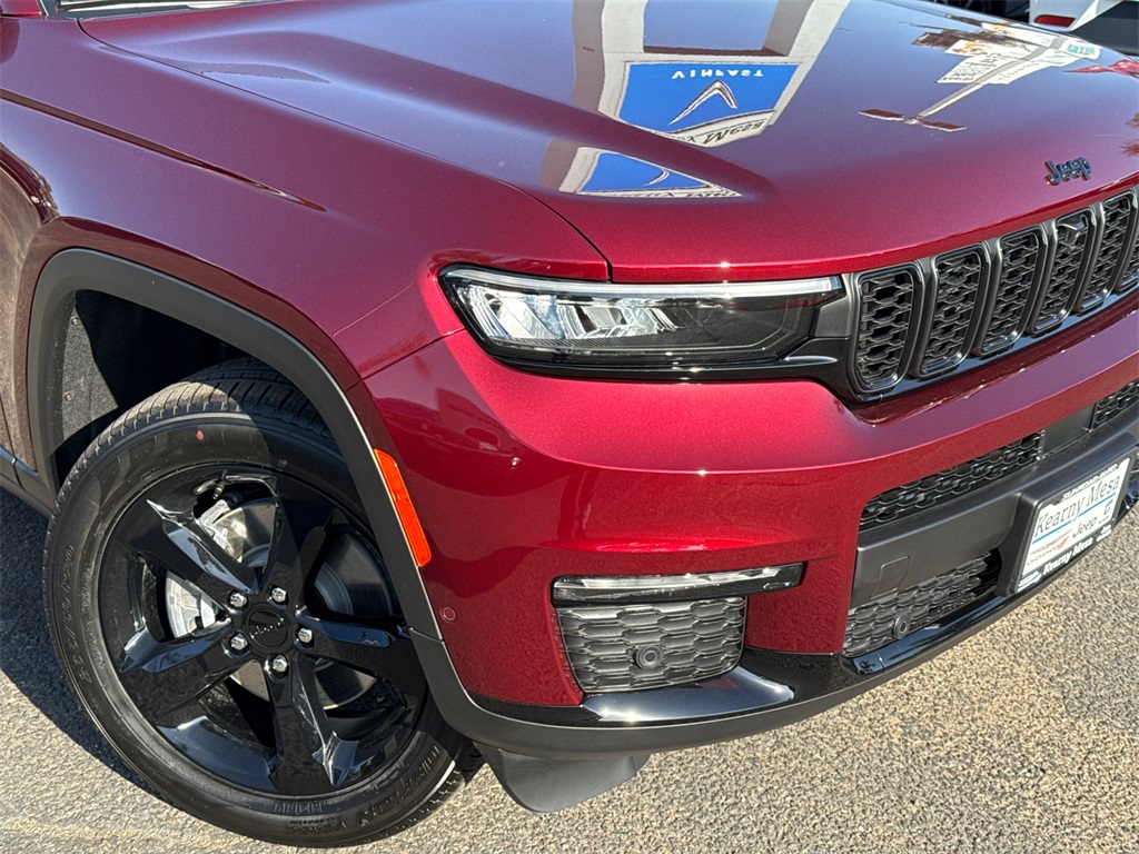 2025 Jeep Grand Cherokee Limited photo 2