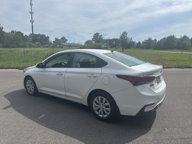 2021 Hyundai Accent SE photo 2