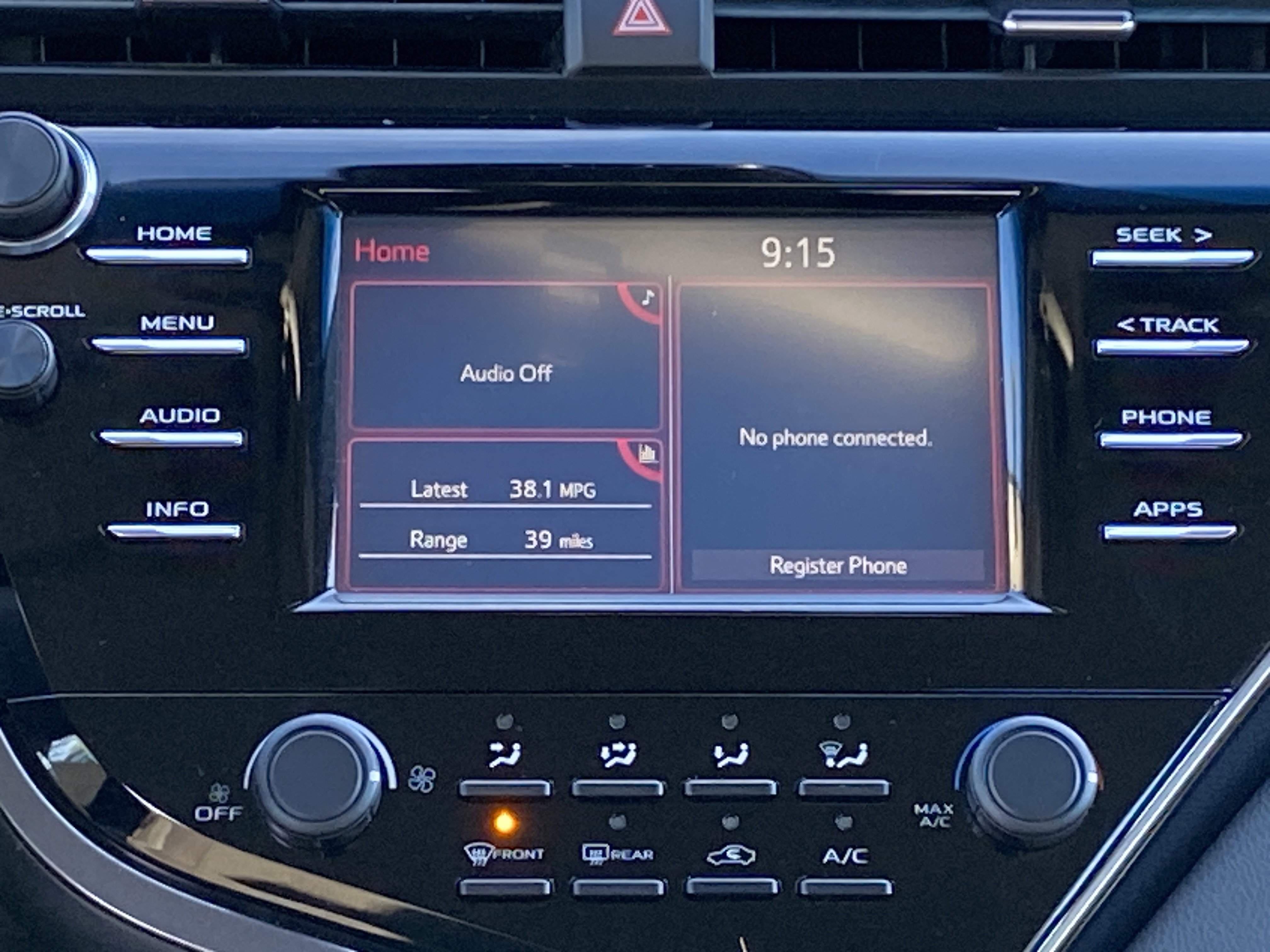 2018 Toyota Camry LE photo 4