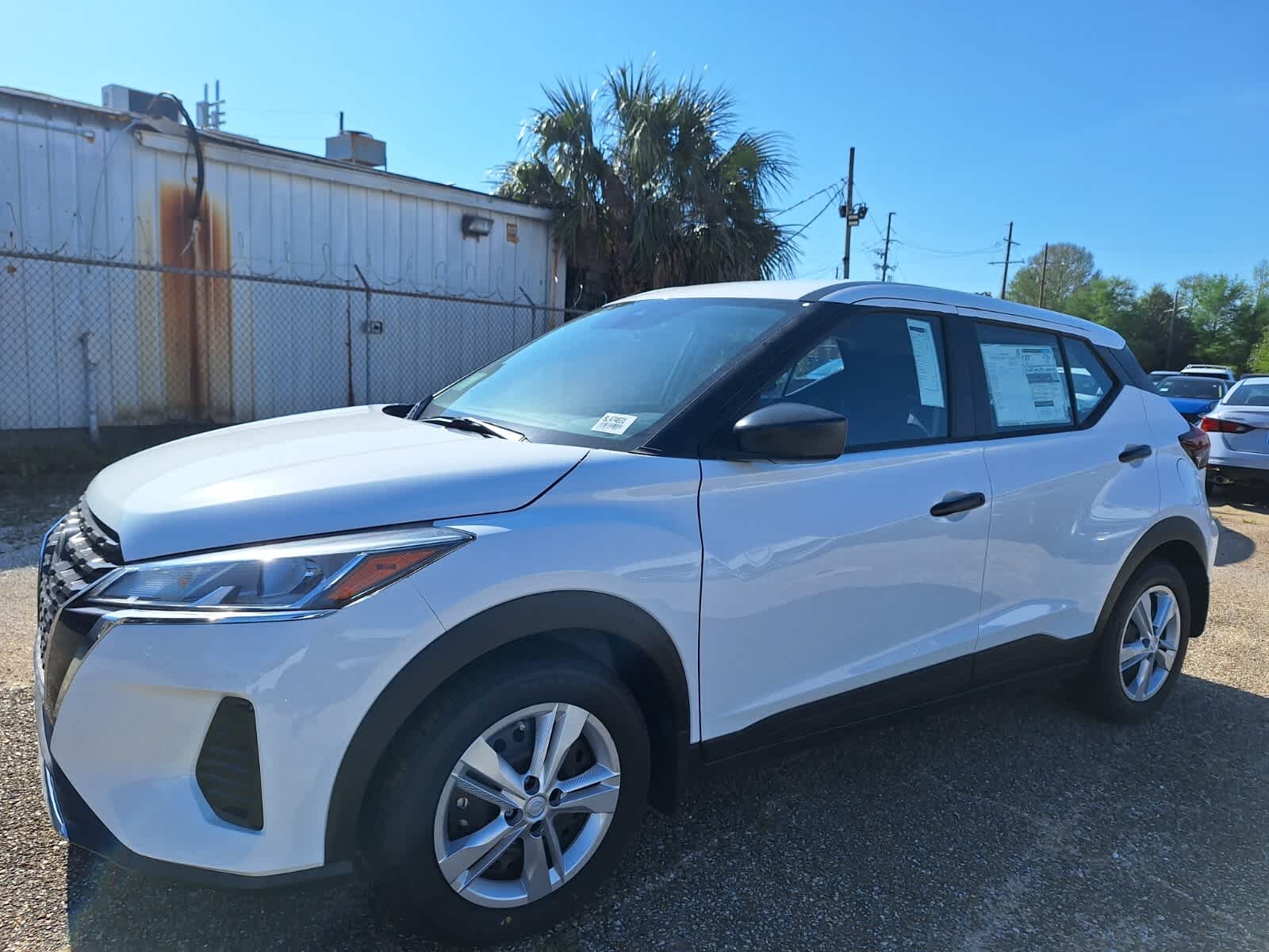 2025 Nissan Kicks Play S photo 9