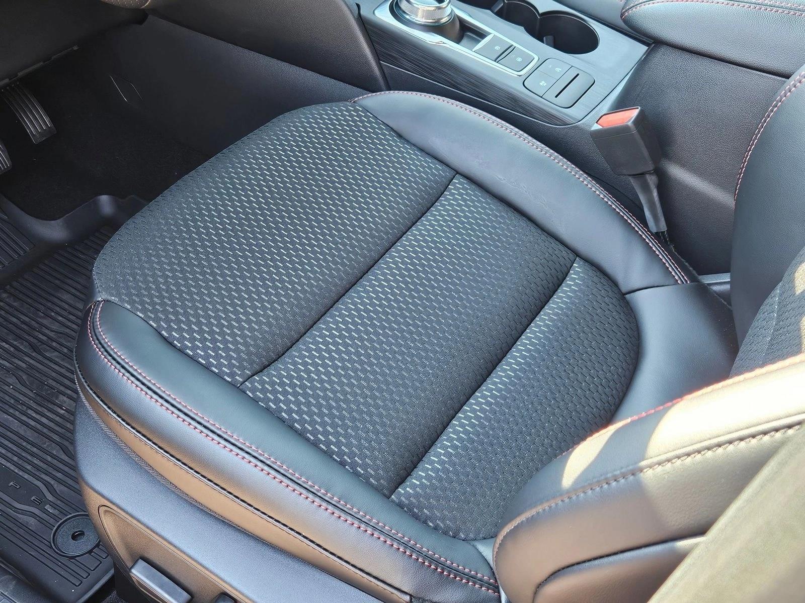 2025 Ford Escape ST-Line photo 3