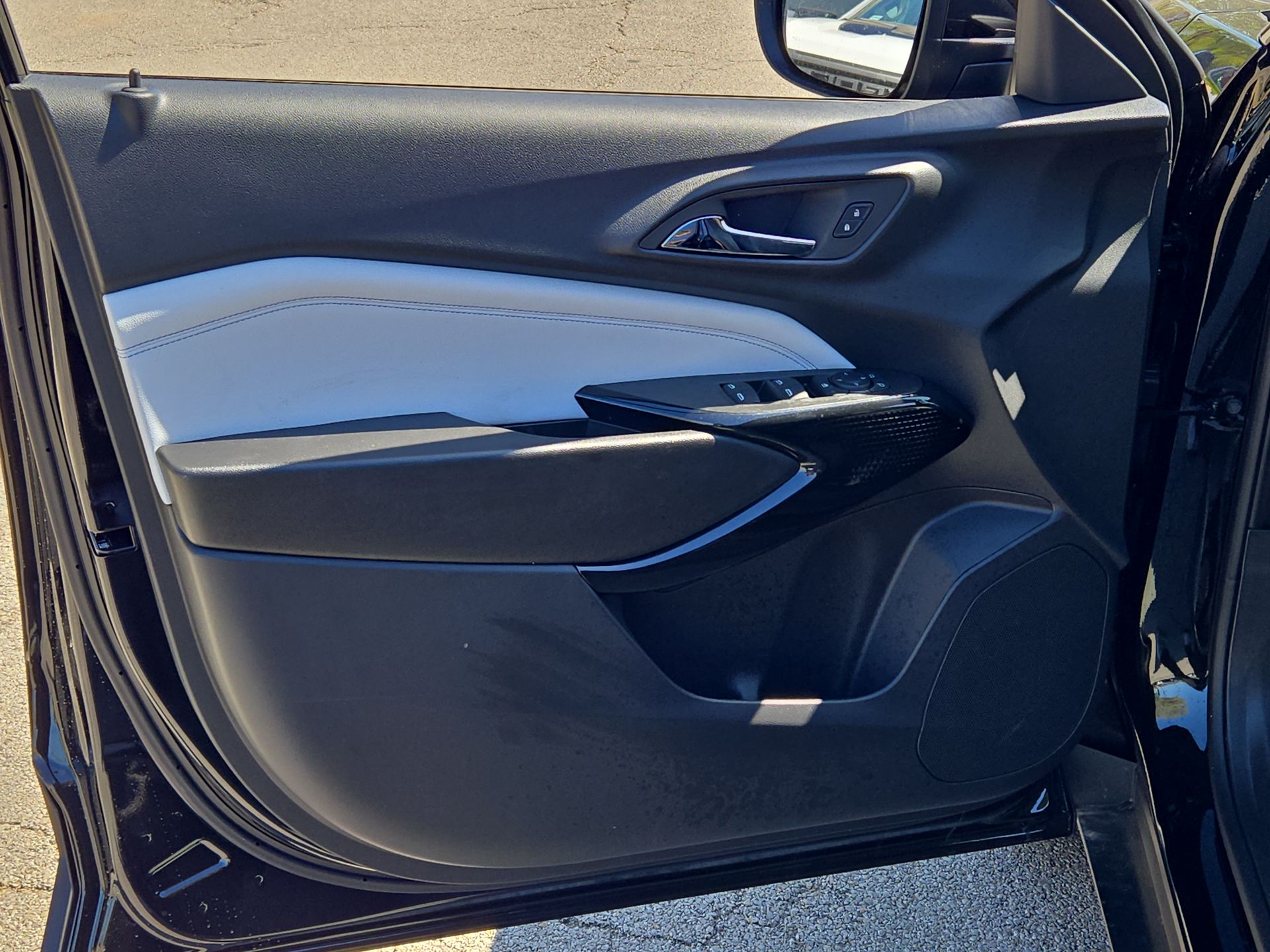 2025 Chevrolet Trax LT photo 39
