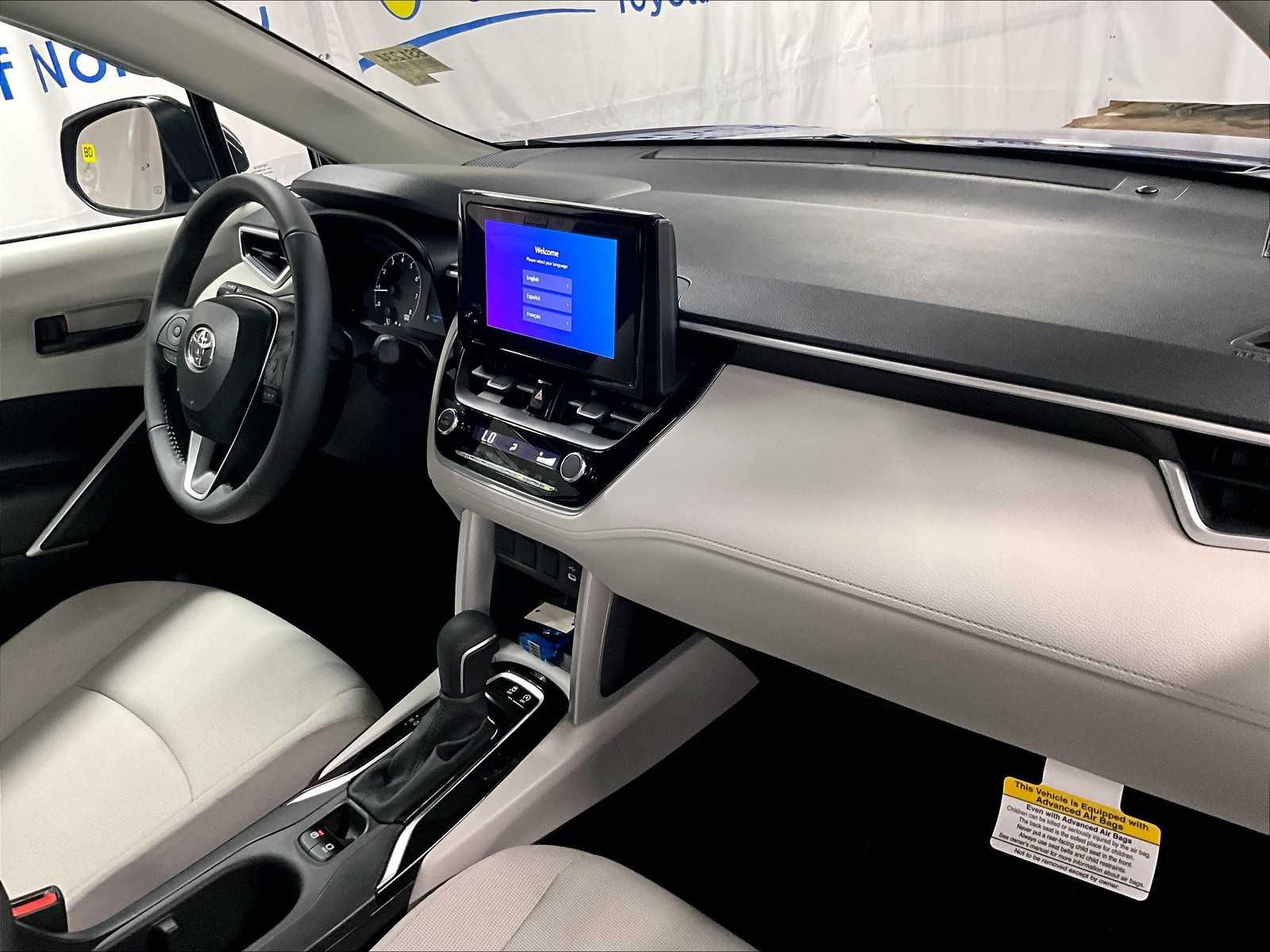 2025 Toyota Corolla Cross LE photo 9