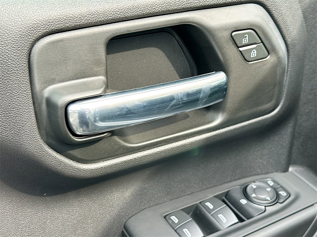 2025 Chevrolet Silverado 1500 Custom photo 12