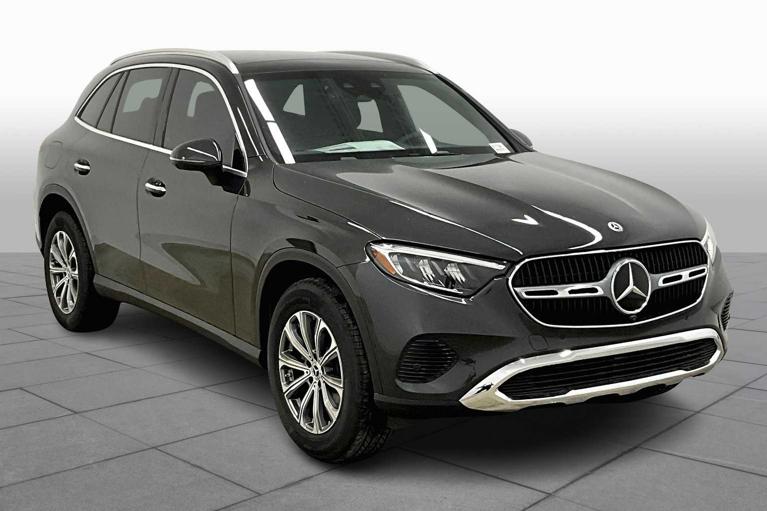 2025 Mercedes Benz GLC 300 photo 2