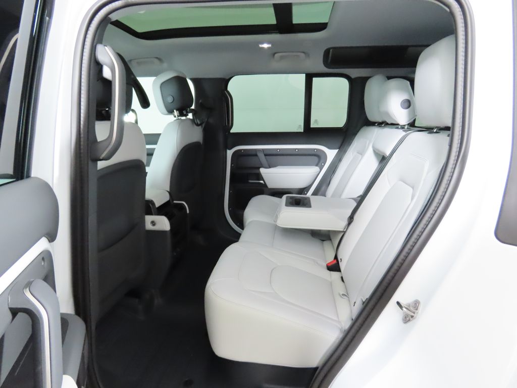 2025 Land Rover Defender 110 S photo 19