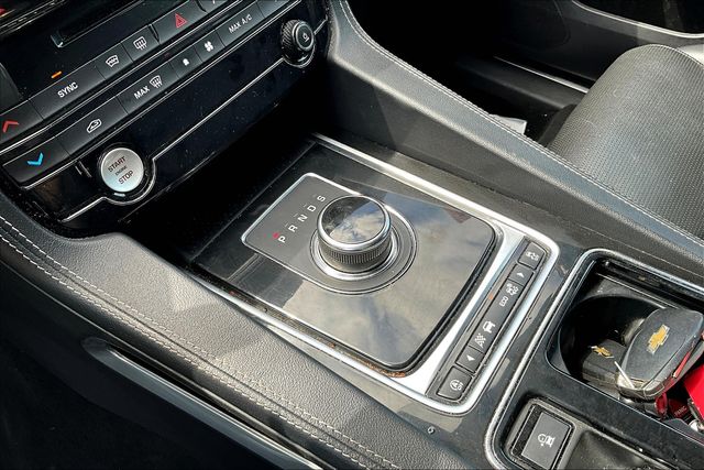 2019 Jaguar F-PACE S photo 9