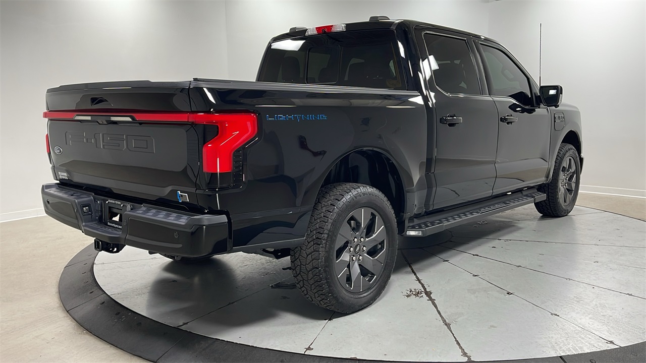 2023 Ford F-150 Lightning Lariat photo 5