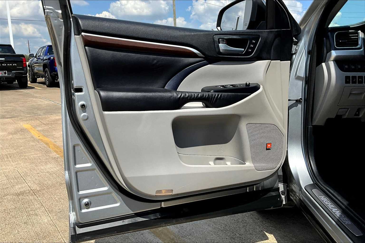 2016 Toyota Highlander Hybrid Limited Platinum photo 21