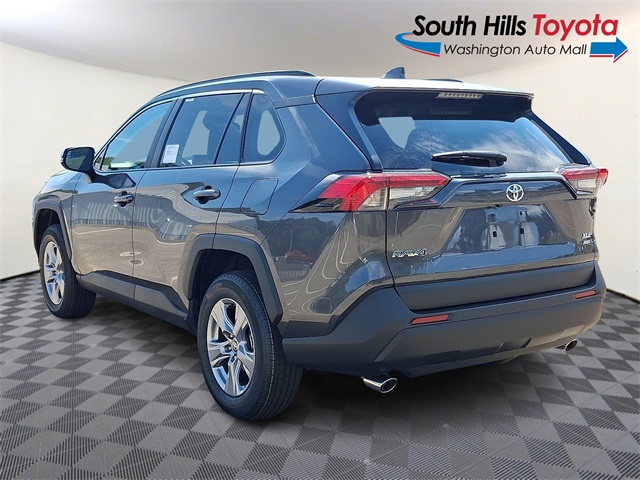 2025 Toyota RAV4 XLE photo 2