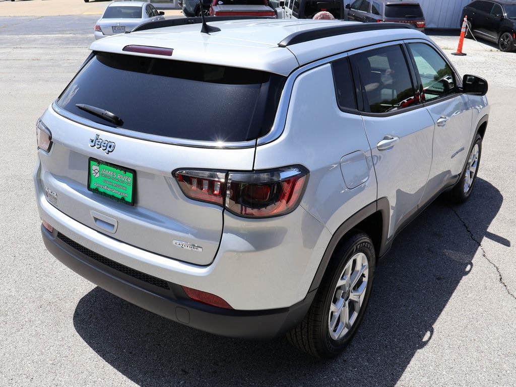 2025 Jeep Compass Latitude photo 5