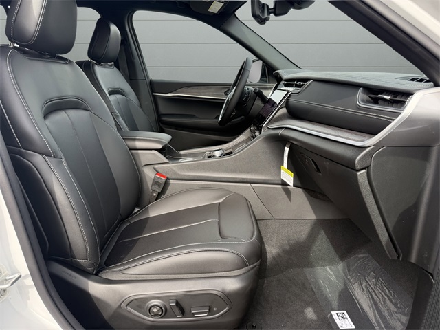 2025 Jeep Grand Cherokee Limited photo 19