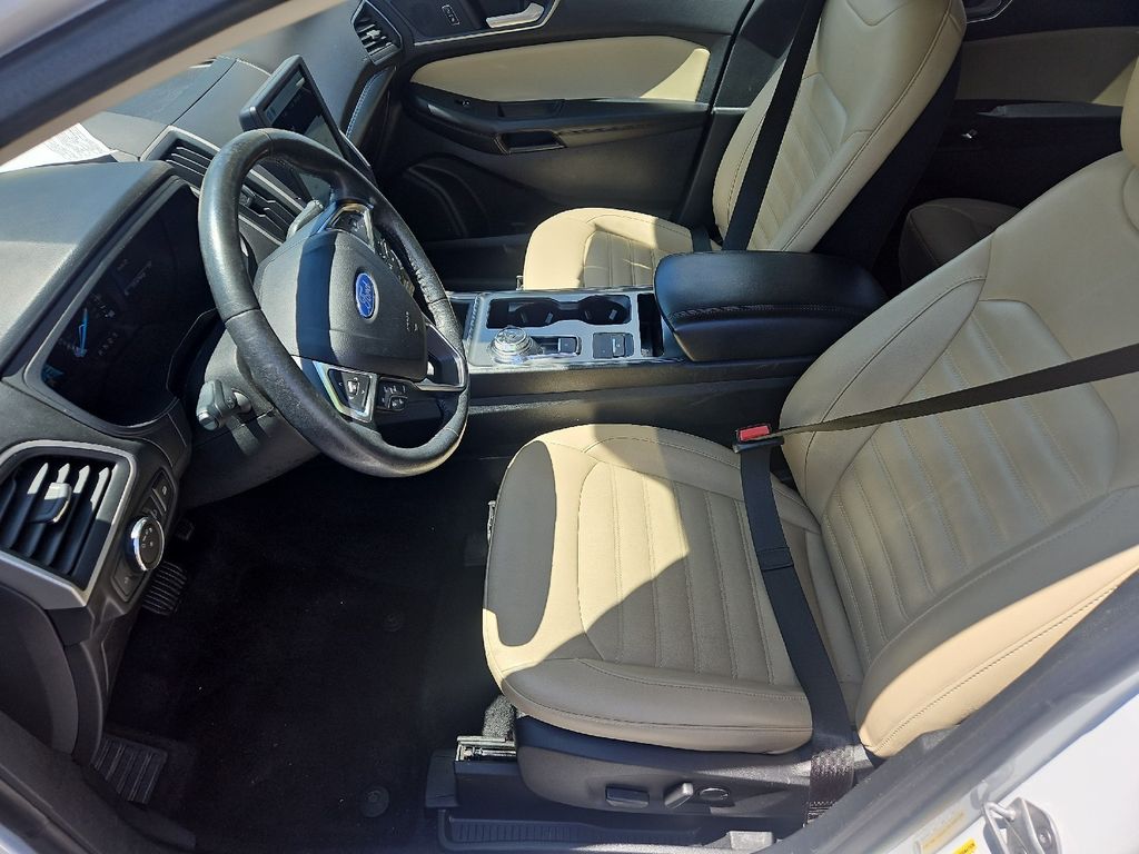 2022 Ford Edge SEL photo 4