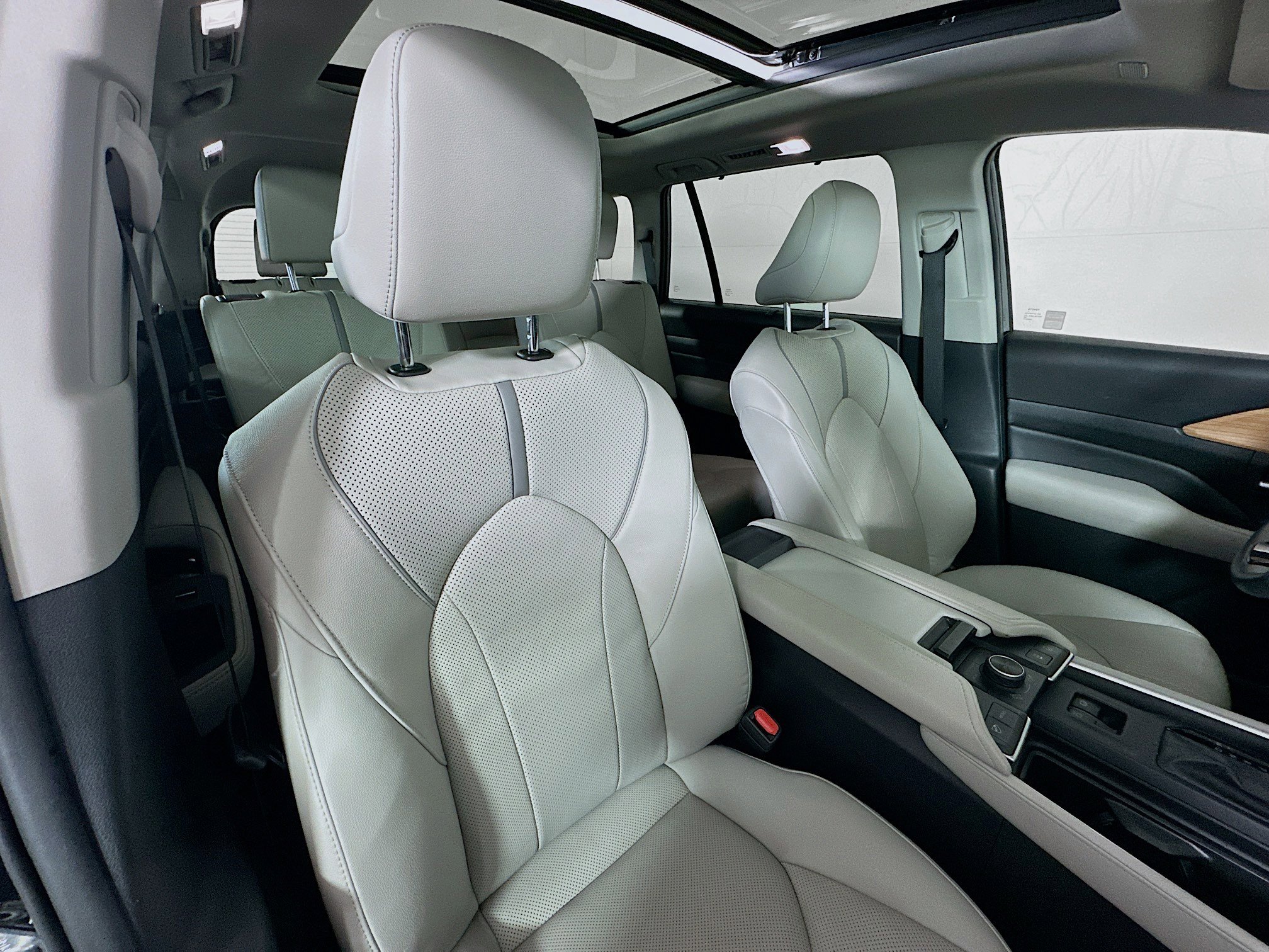 2024 Toyota Grand Highlander Platinum photo 27