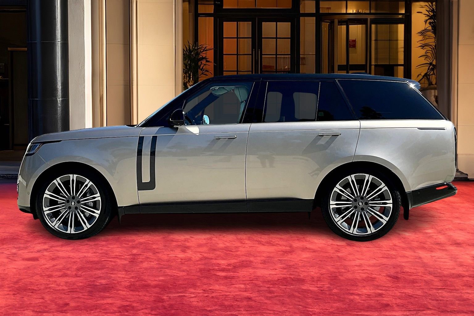 2025 Land Rover Range Rover SE photo 14