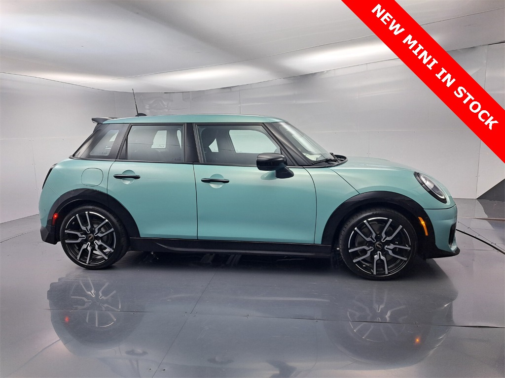 2026 Mini Cooper 4 Door Hardtop S Iconic photo 2