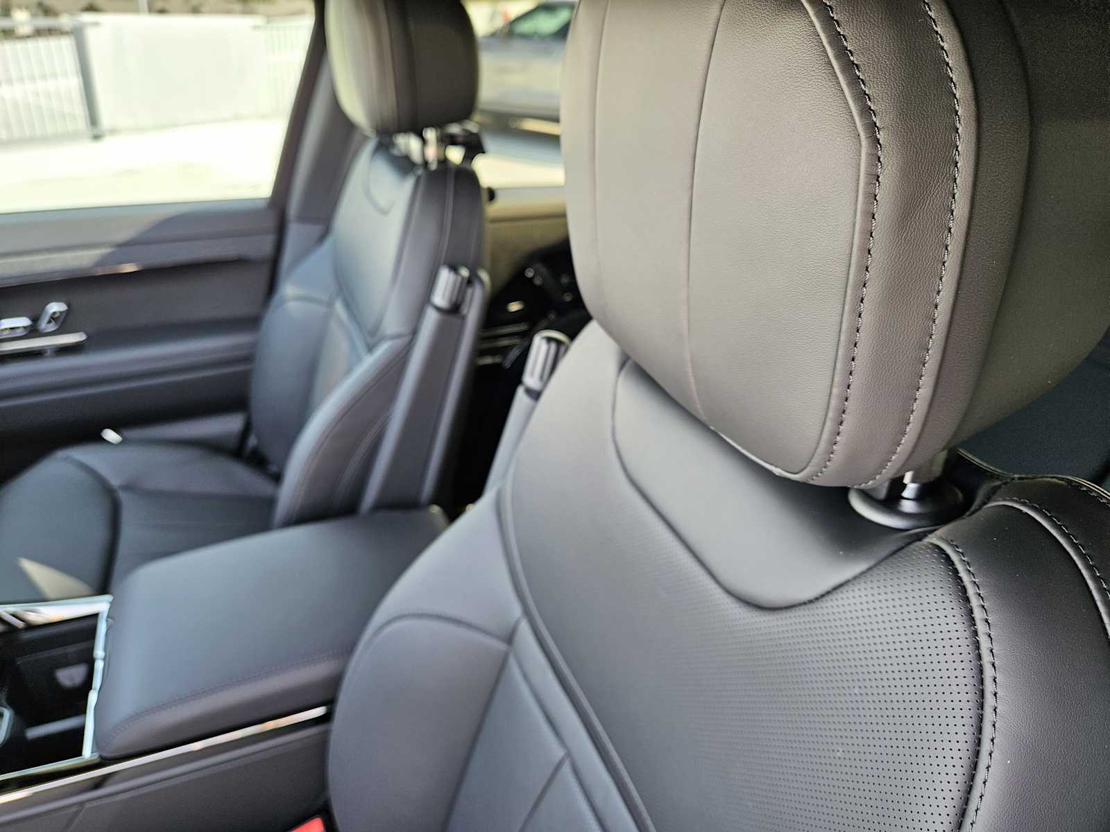 2025 Land Rover Range Rover Sport SE photo 13