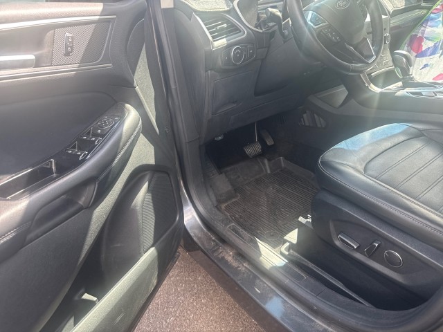 Used 2018  Ford SEL image 9