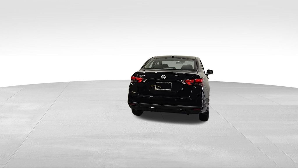 2025 Nissan Versa 1.6 S photo 4