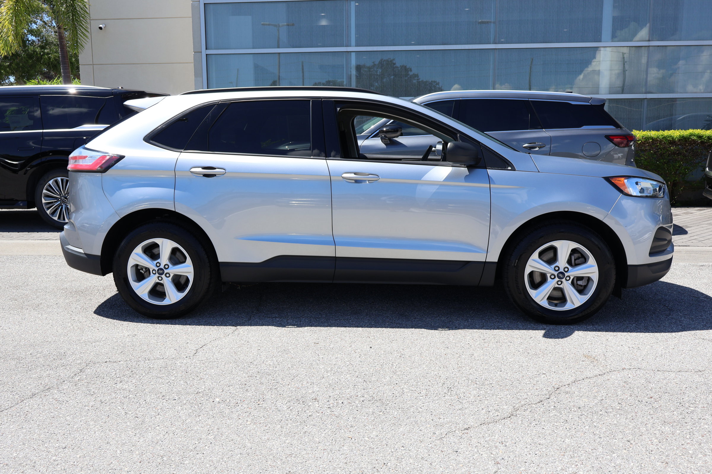 2022 Ford Edge SE photo 8