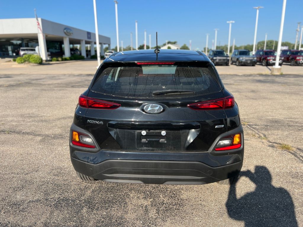 2021 Hyundai Kona SE photo 3