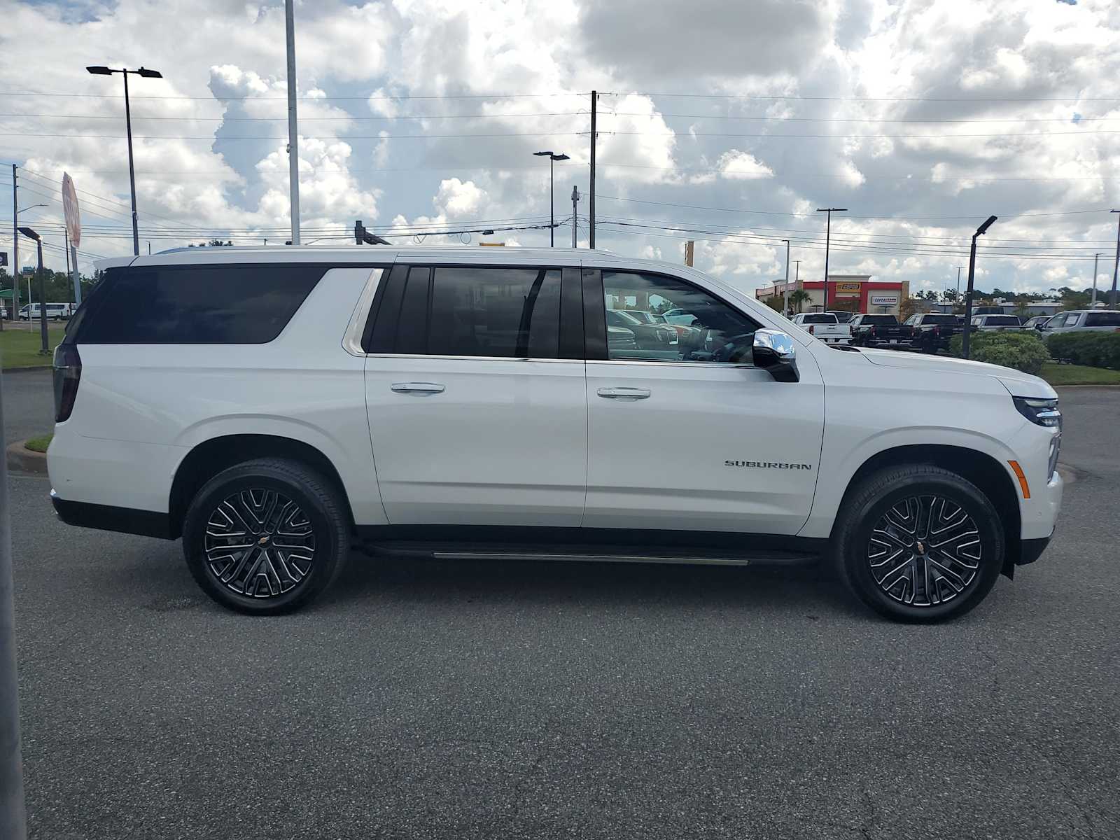 2025 Chevrolet Suburban Premier photo 6