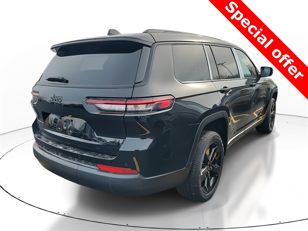 2025 Jeep Grand Cherokee Laredo Altitude photo 4
