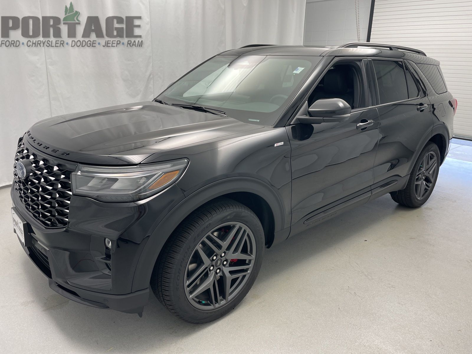 2025 Ford Explorer ST-Line photo 5