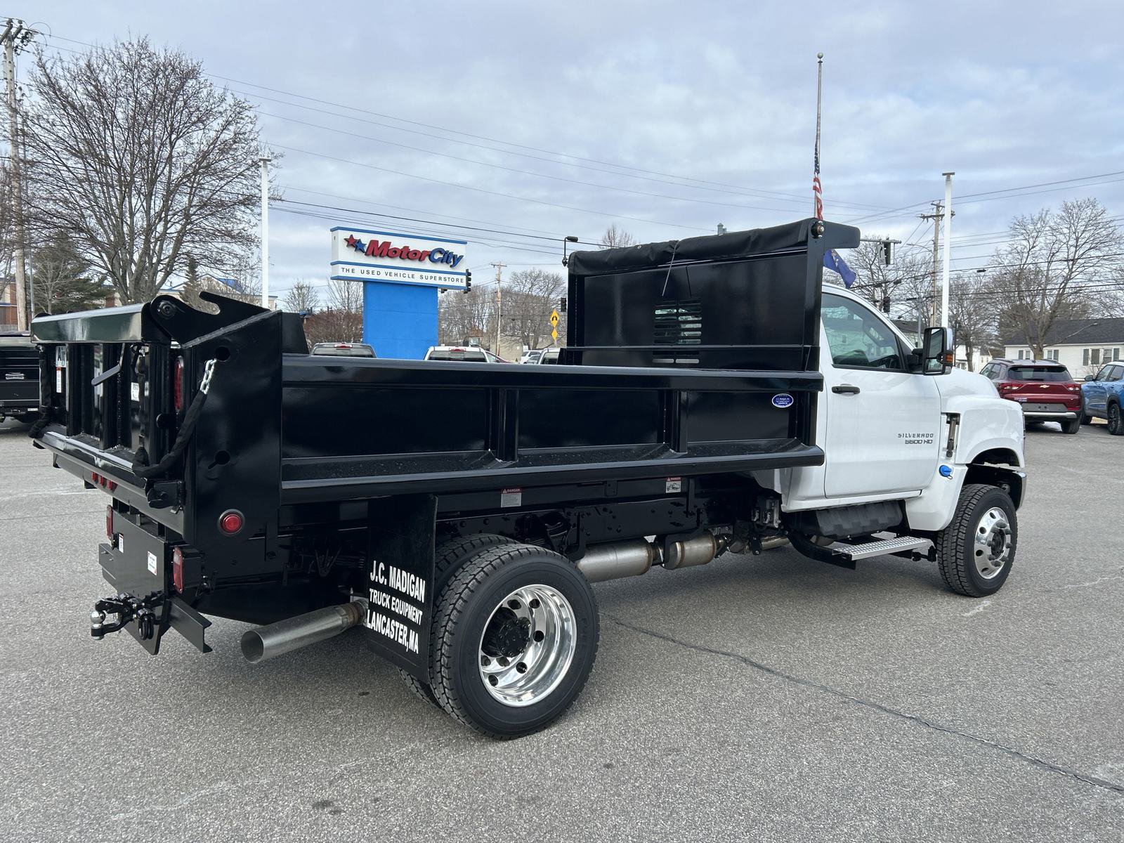 2024 Chevrolet Silverado 5500HD Work Truck photo 2