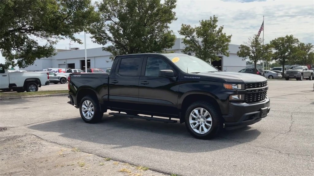 2021 Chevrolet Silverado 1500 Custom photo 2