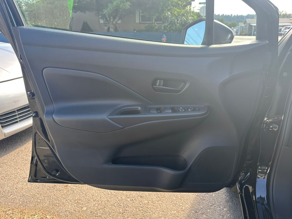 2025 Nissan Versa 1.6 S photo 13