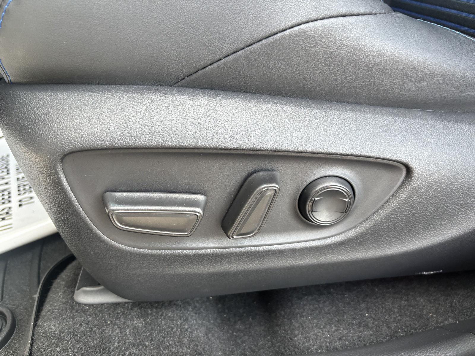 2023 Toyota RAV4 Hybrid XSE photo 13