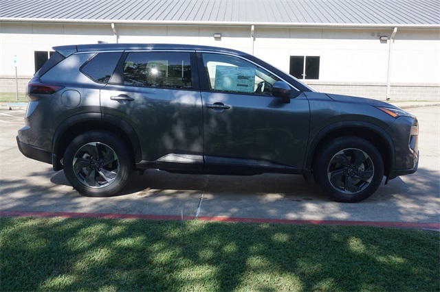 2026 Nissan Rogue SV photo 3