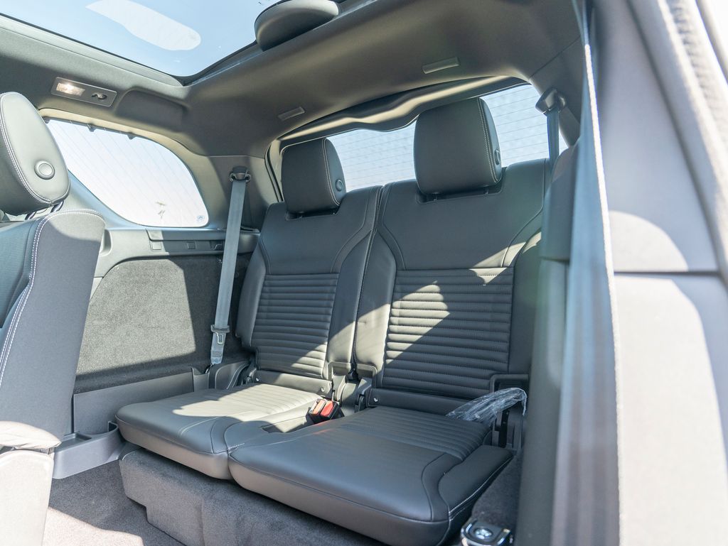 2025 Land Rover Discovery SE photo 19