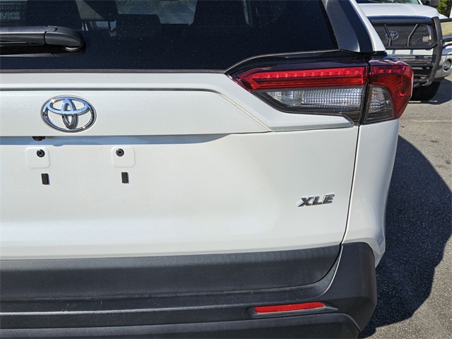 2023 Toyota RAV4 XLE Premium photo 16