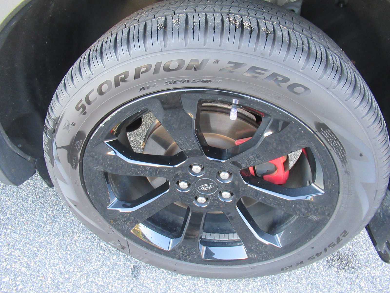 2021 Ford Explorer ST photo 3