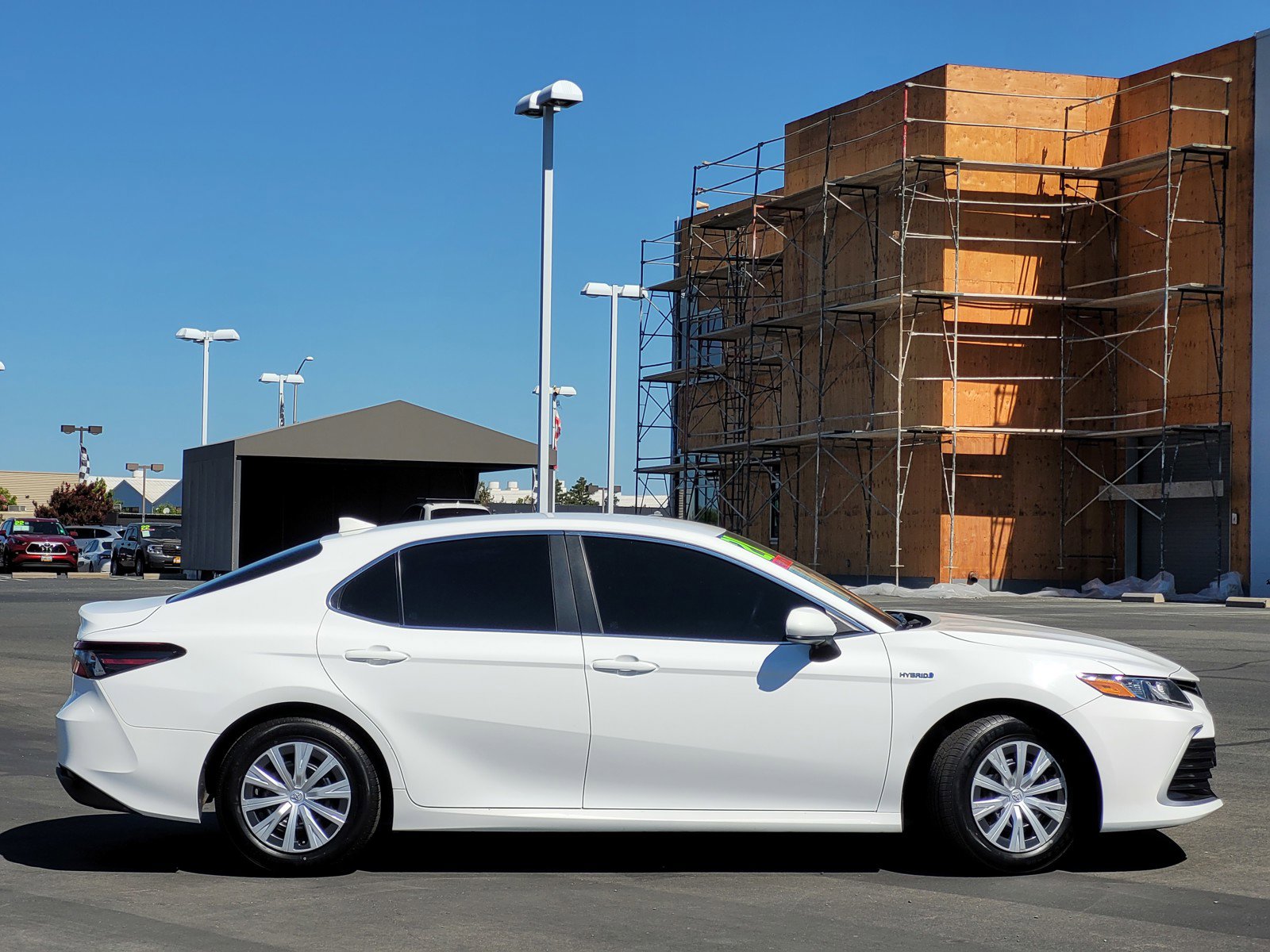 2021 Toyota Camry Hybrid LE photo 3