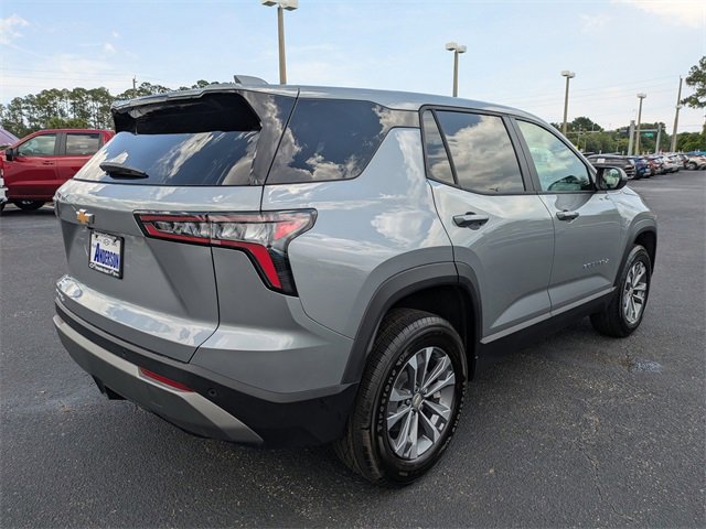 2026 Chevrolet Equinox LT photo 2
