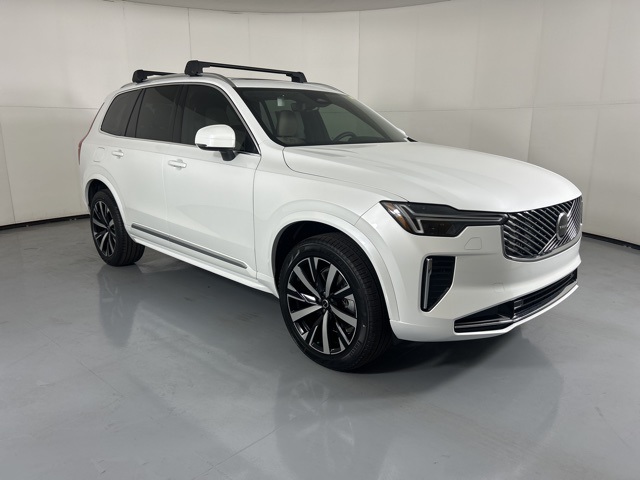 2025 Volvo XC90 B5 Core photo 2
