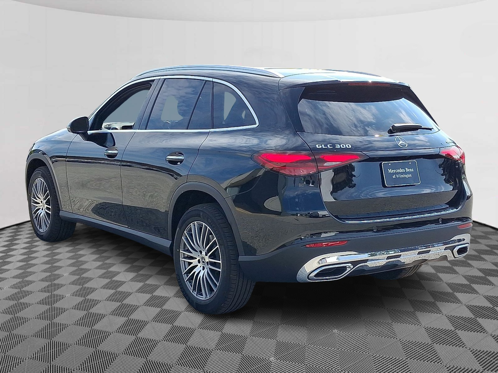 2026 Mercedes Benz GLC 300 4MATIC photo 3