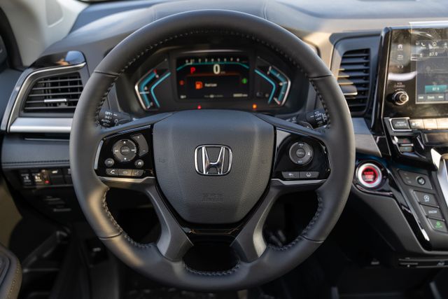2023 Honda Odyssey Touring photo 9