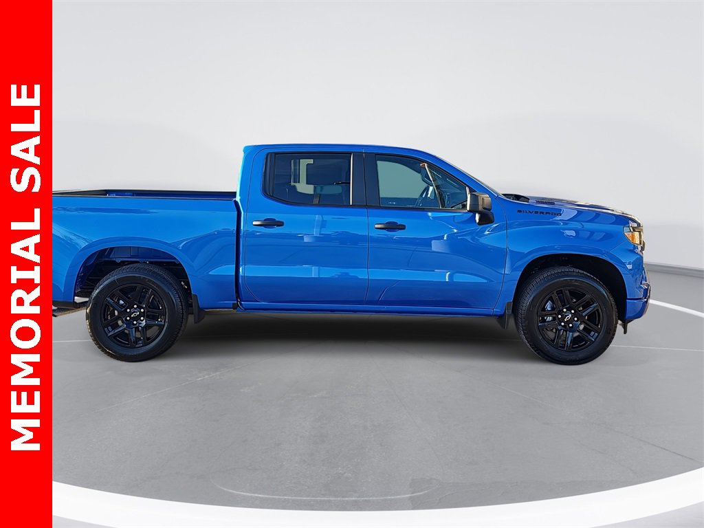 2025 Chevrolet Silverado Custom photo 2