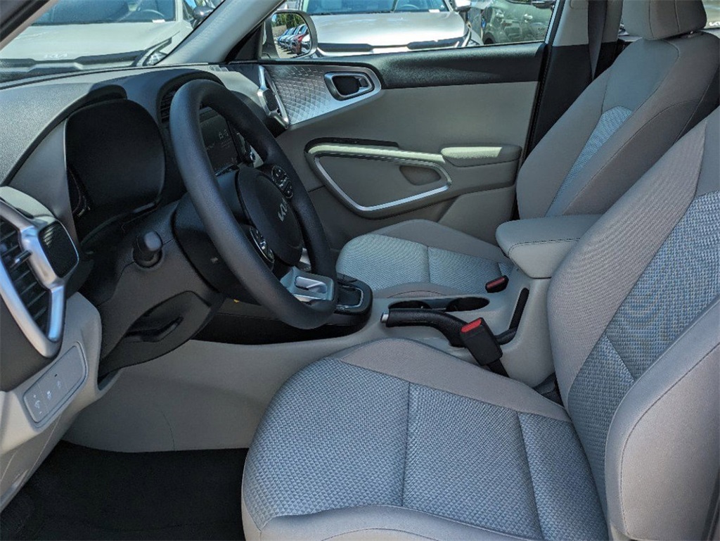 2025 Kia Soul LX photo 15