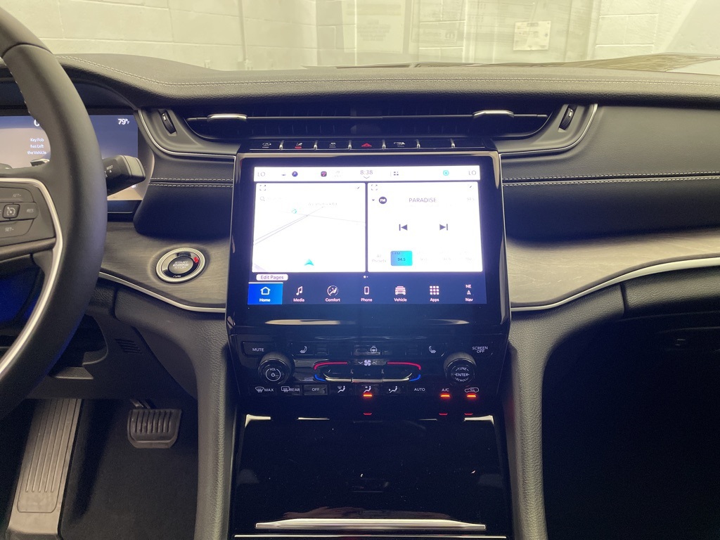 2025 Jeep Grand Cherokee Limited photo 9
