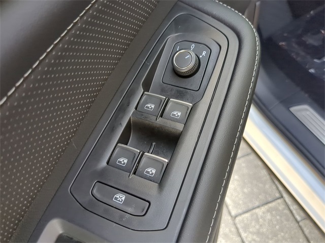 2026 Volkswagen Atlas Cross Sport SE Technology photo 18