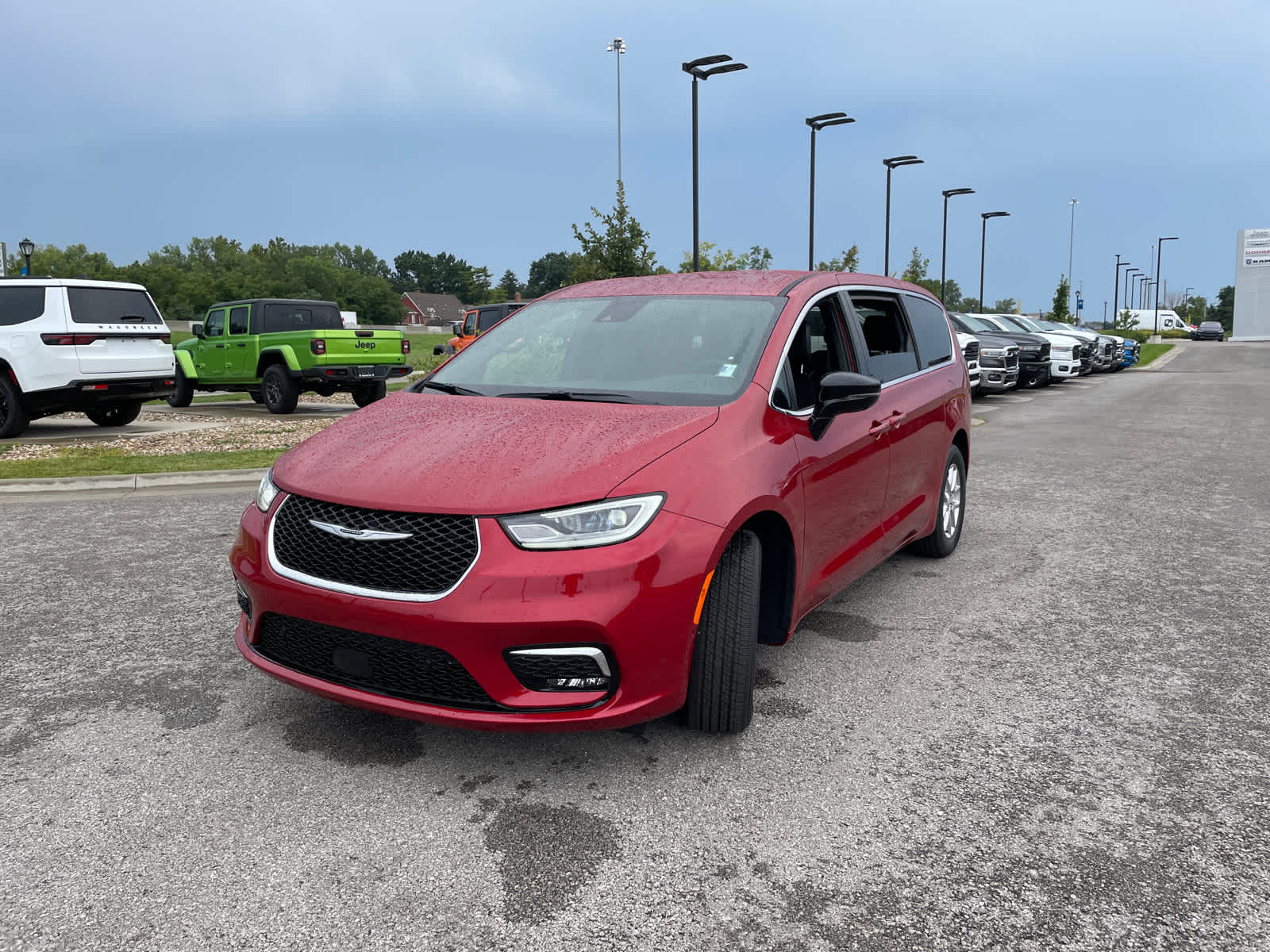 2025 Chrysler Pacifica photo 4