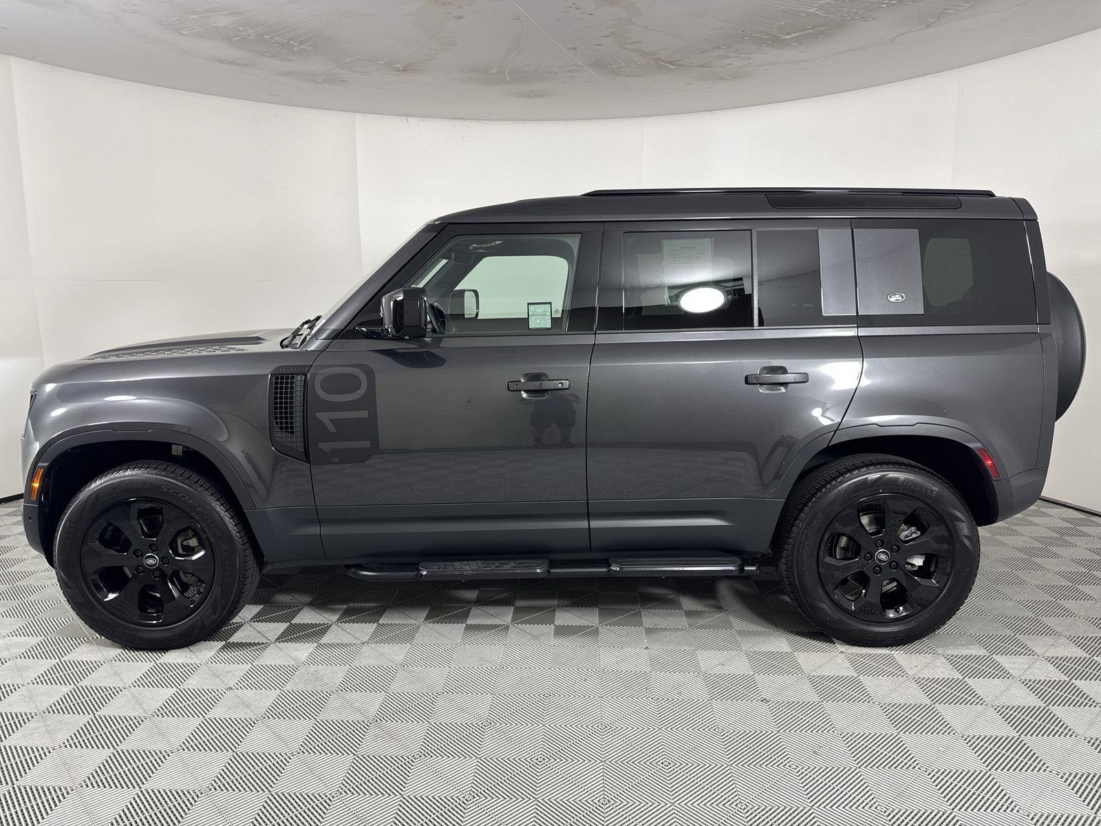 2024 Land Rover Defender 110 S photo 2