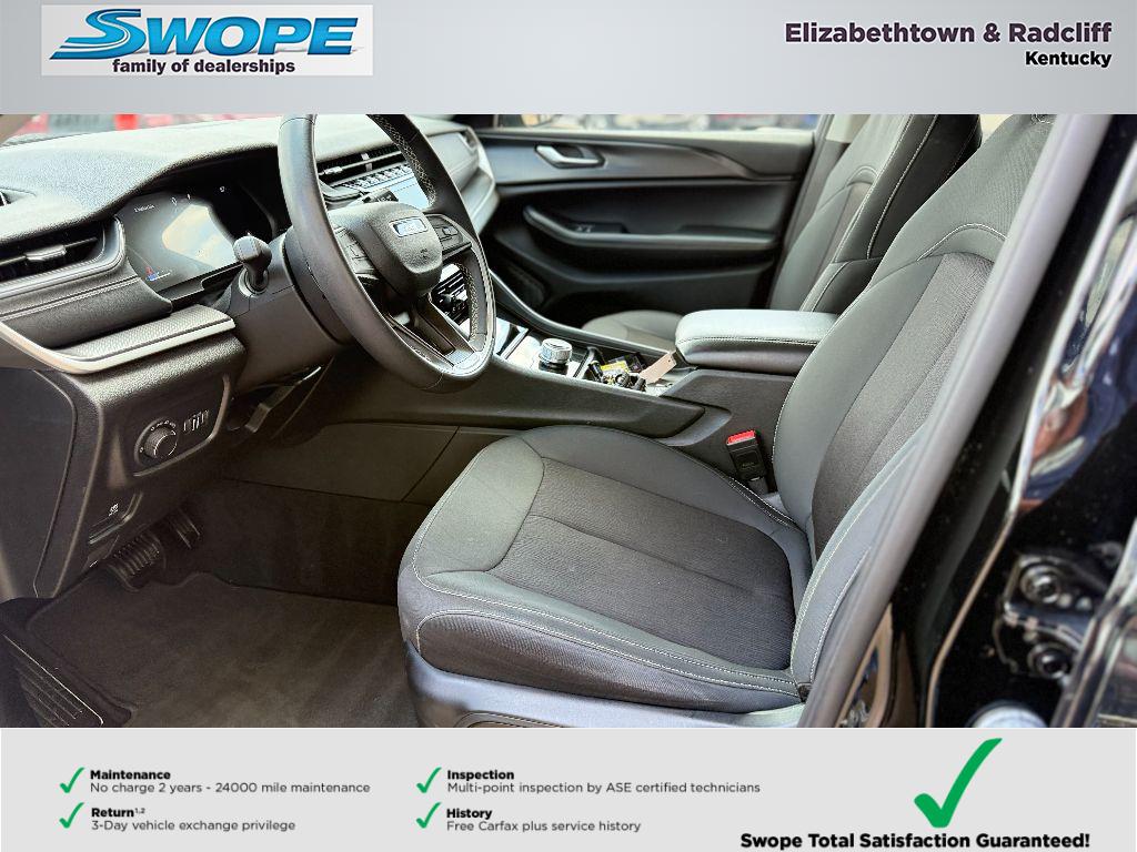 2023 Jeep Grand Cherokee Laredo photo 13