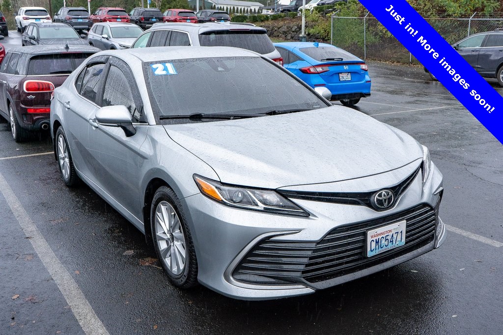 2021 Toyota Camry LE's photo