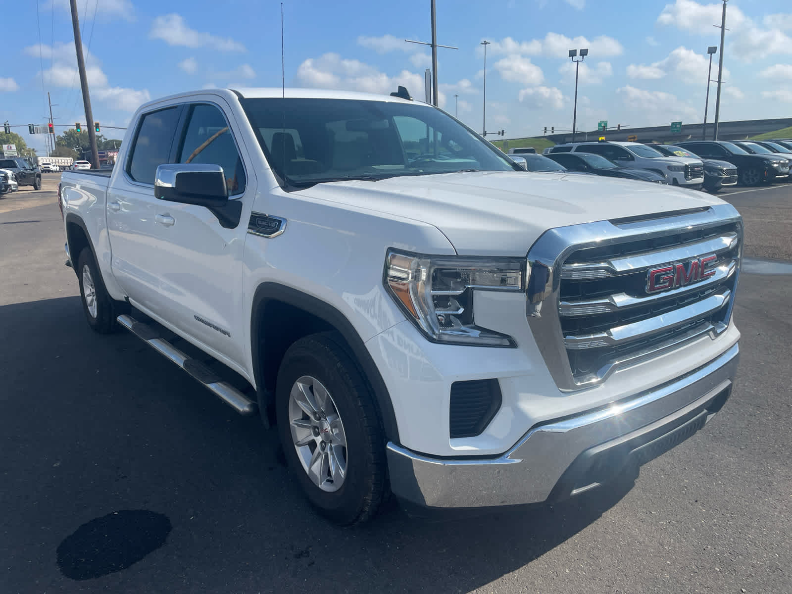 2020 GMC Sierra 1500 SLE's photo